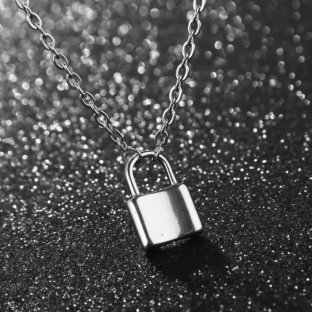 Stainless steel pendant with chain